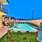 Cukurbag 4 Bedroom With Private Pool *