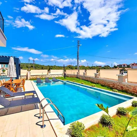 别墅 Cukurbag 4 Bedroom With Private Pool *